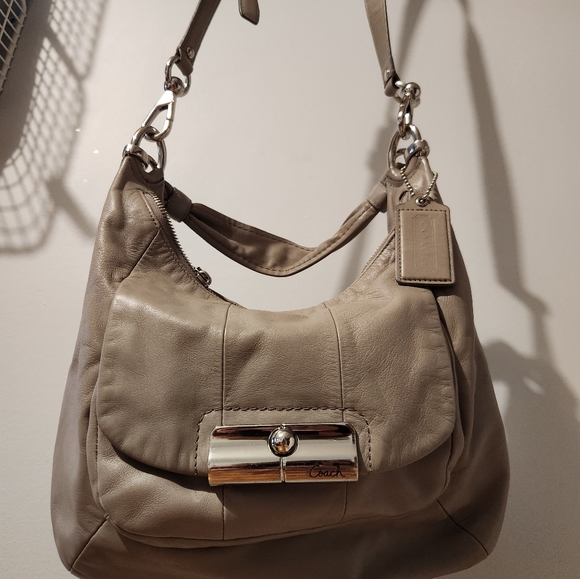 🩶Cute🩶 Coach🩶 leather crossbody bag - Picture 10 of 16